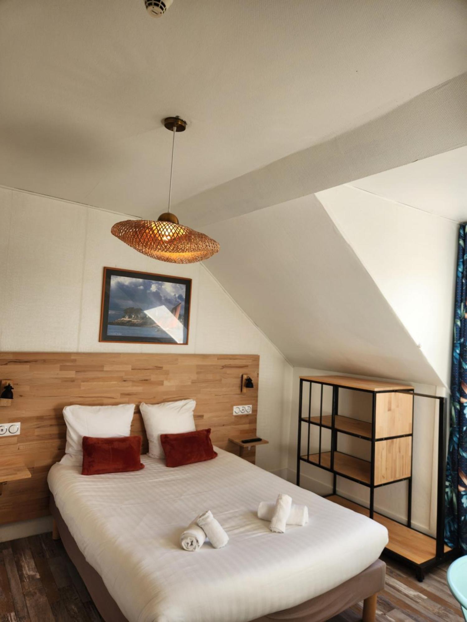 Le Petit Montmartre Hotel Dinard Exterior photo