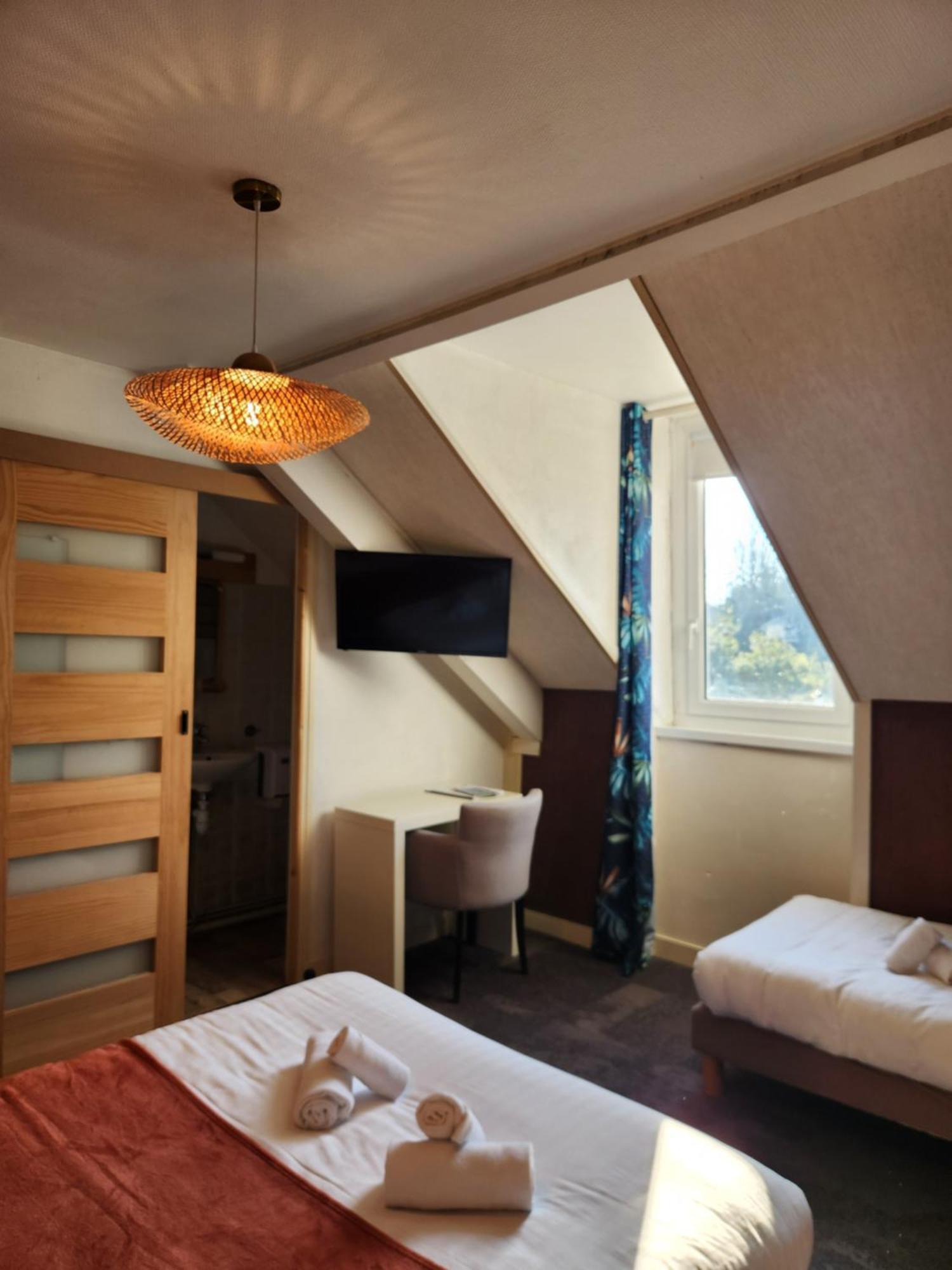 Le Petit Montmartre Hotel Dinard Exterior photo